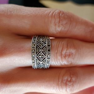 Beautiful sterling silver marcasite ring size 8